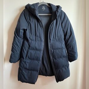 Uniqlo lightweight, water-repellent Navy Blue Hooded Puffer Jacket